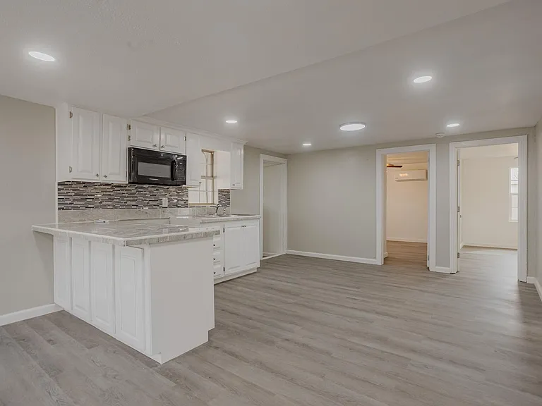 809 Wilson St — Photo 5