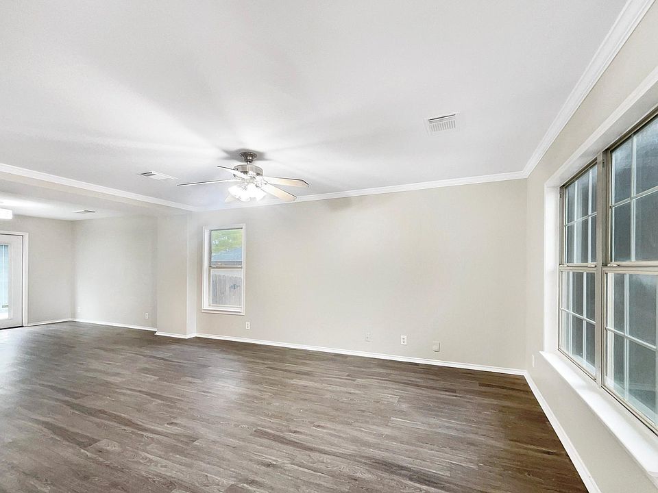 1st image of 519 Stone Gate Dr