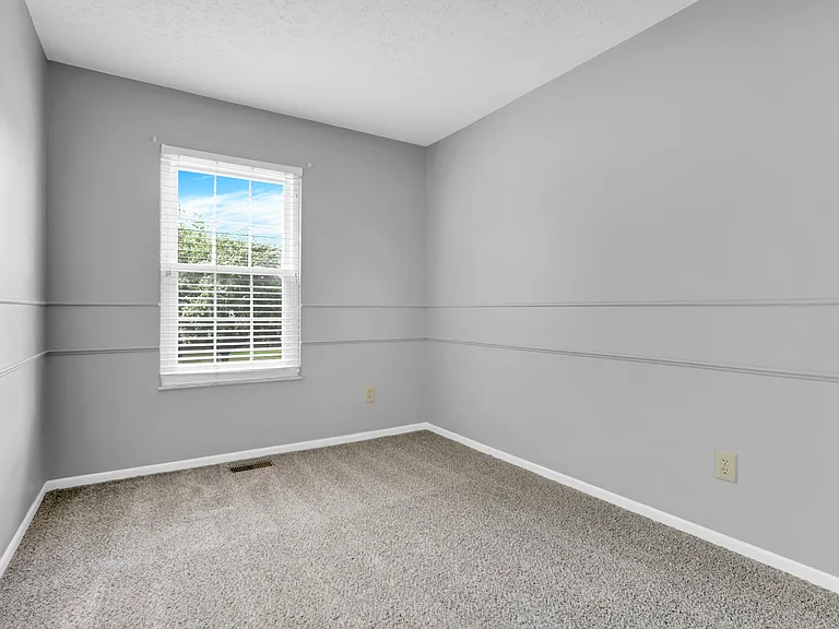933 Briaro St — Photo 29
