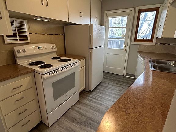 4th image of 4606 California St APT 4
