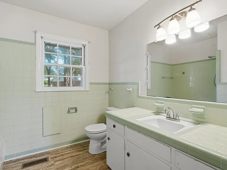 704 Jackson Dr — Photo 16