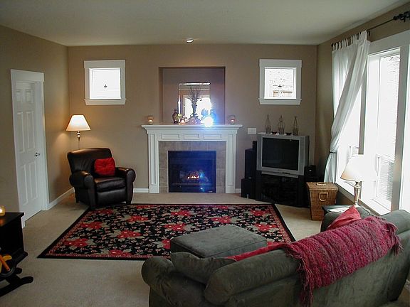 Living Room w/Tile Surround Gas Fireplace