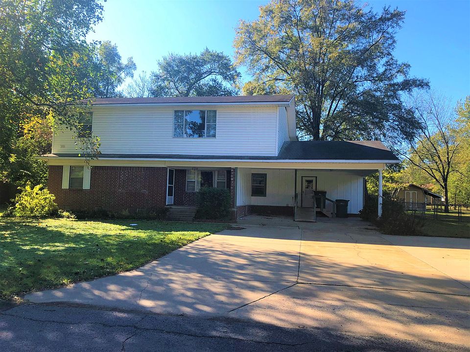 1st image of 220 E Circle Dr