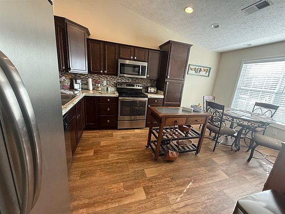 3rd image of 1088 Blue Bell Way