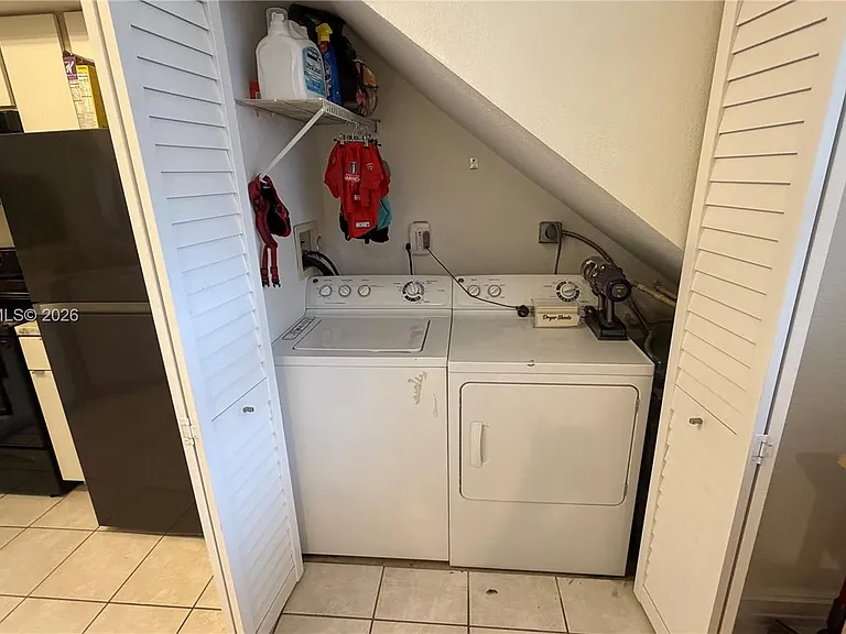 735 SW 148th Ave #1711 — Photo 4