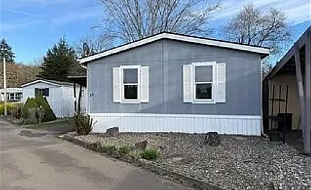 3 bed, 1248 sqft, $1,995 — Photo 1