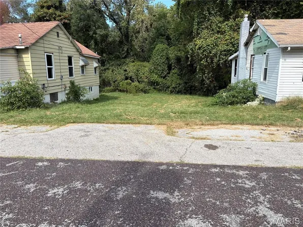 8725 Shirley Ave, Saint Louis, MO 63121
