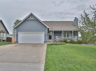801 NE Aaron Dr, Lees Summit, MO 64086