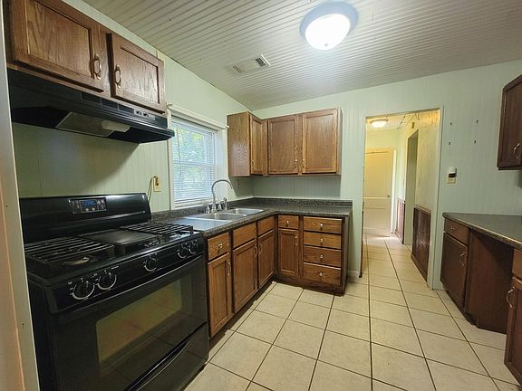 4th image of 139 Spaulding Ave W