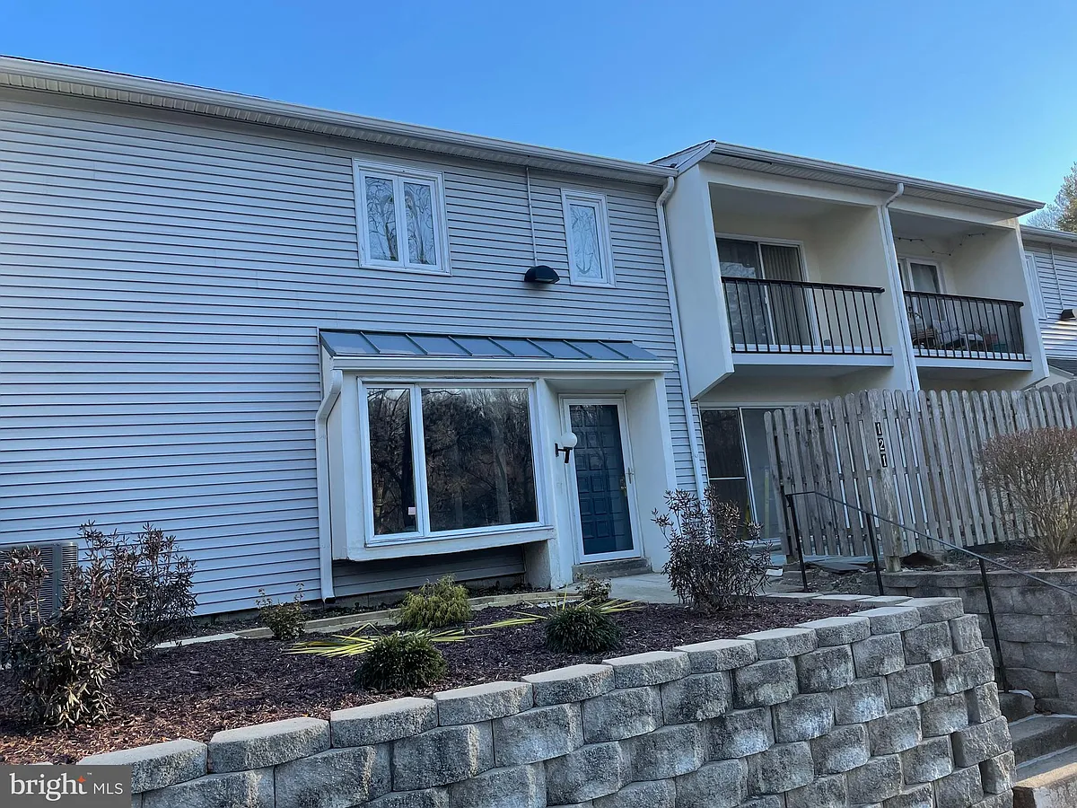 Building Photo - 121 E Chelsea Cir