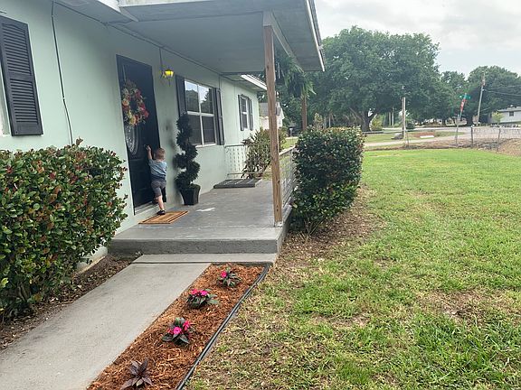 2nd image of 810 NE 28th Ave