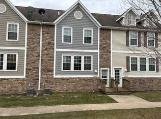 15231 Alpine Dr, Urbandale, IA 50323