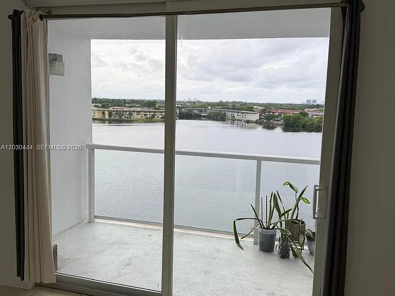 1301 NE Miami Gardens Dr #702W — Photo 8
