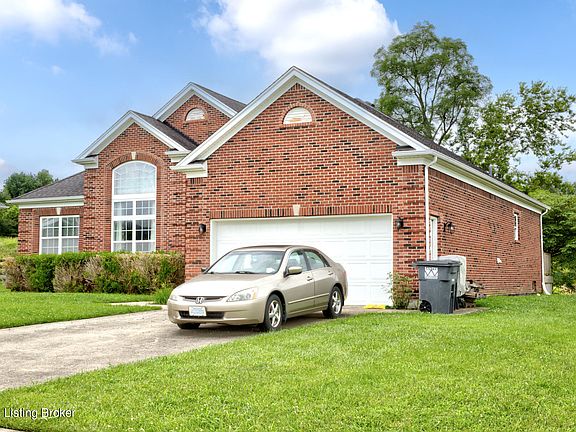 3rd image of 202 Oak Tree Way