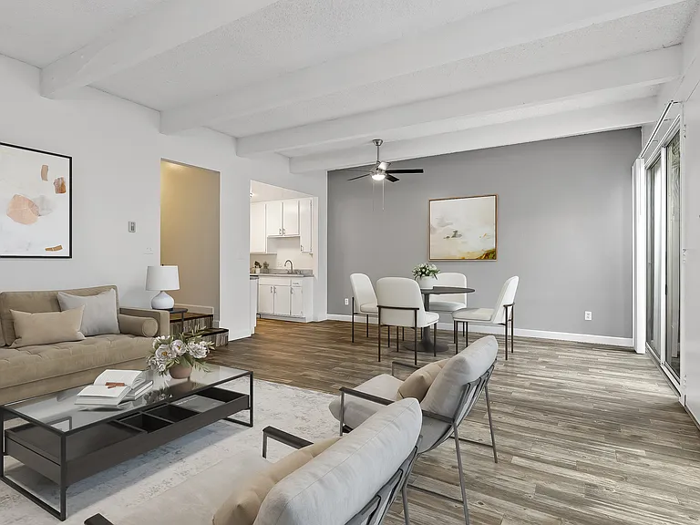 Woodland Hills Apartments — Photo 4