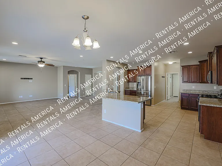 2954 E Coconino Dr — Photo 4