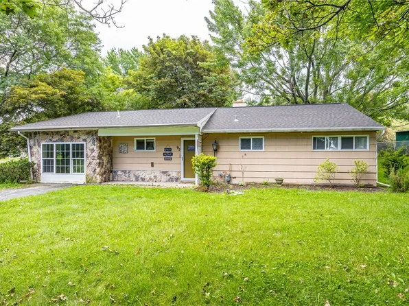95 Castle Rd, Rochester, NY 14623