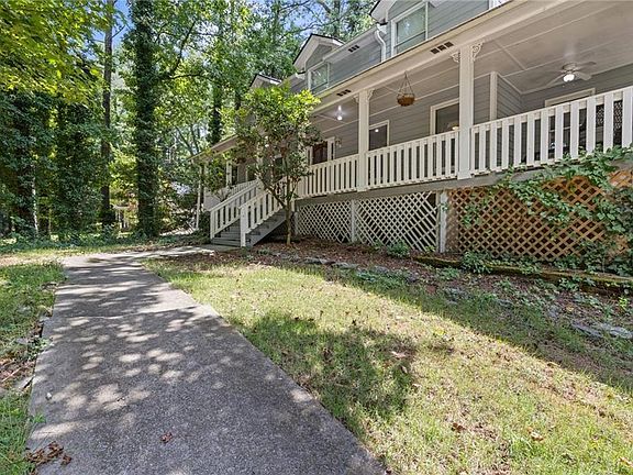 5th image of 742 Mountain View Dr