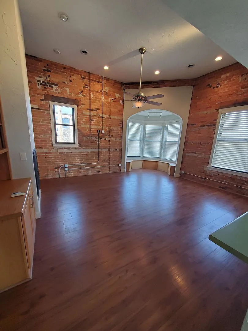 Awesome Downtown Moline Apartment Close to Arsenal — Photo 1