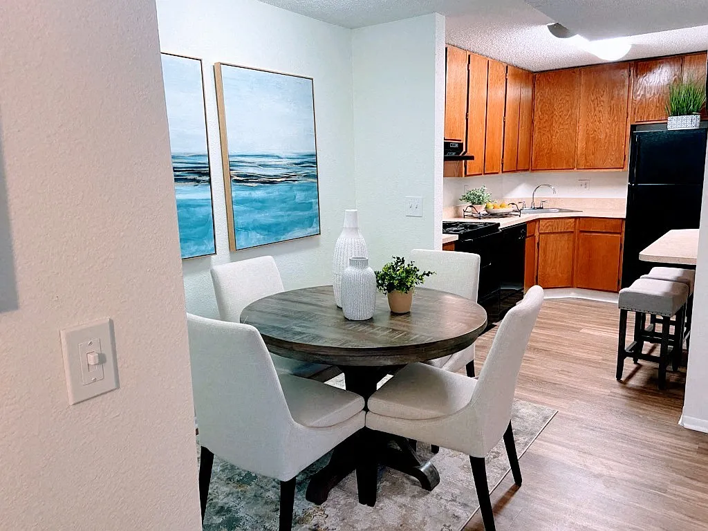 Lake in the Woods Apartments — Photo 4