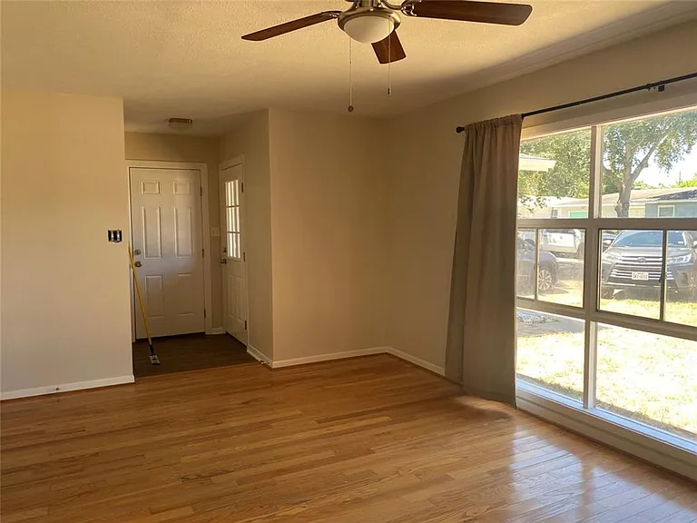 121 Tuna St — Photo 17