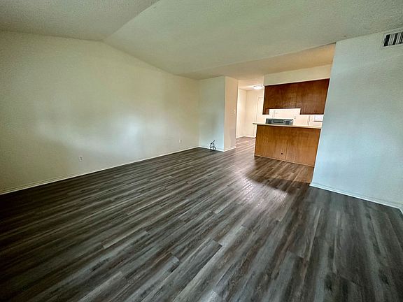 2nd image of 208-210 Romana Cir