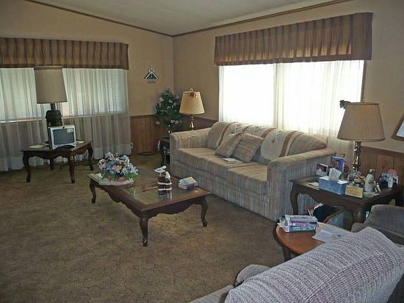 2nd image of 811 Cottonwood Dr