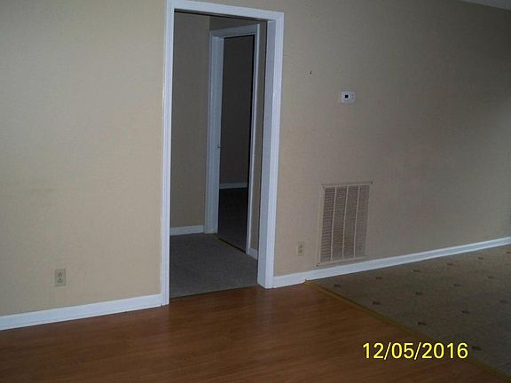 5th image of 414 Sideline Dr
