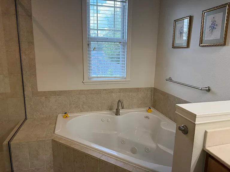 Jetted tub