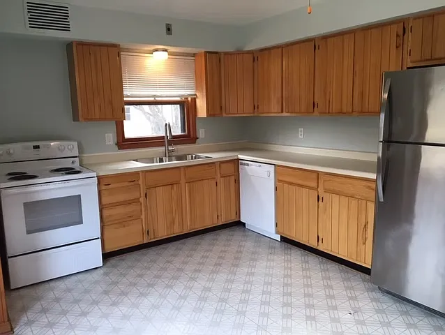 3340 S Dayfield Ave — Photo 3