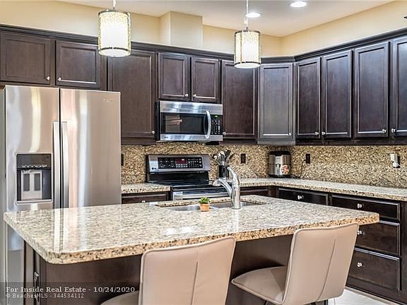 3rd image of 2971 Saint Thomas Dr