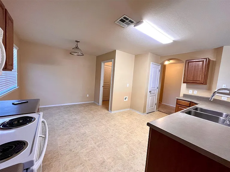 11505 Burton St — Photo 7