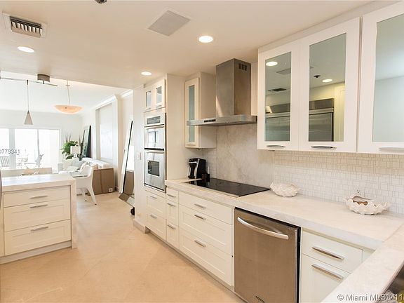 5th image of 2333 Fisher Island Dr #2333