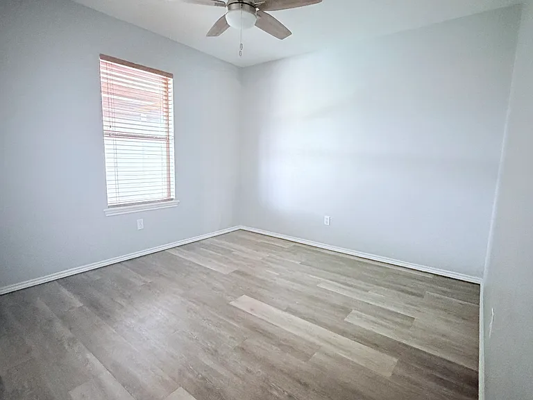 1817 Corpus Ave — Photo 11