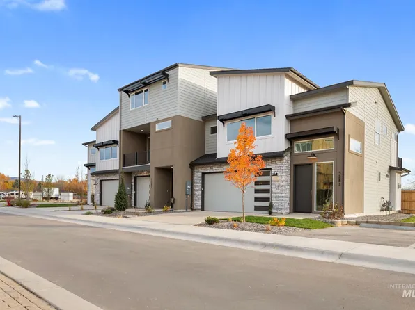 5287 N River Water Ln, Garden City, ID 83714