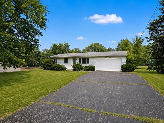 3rd image of 56266 Butternut Rd