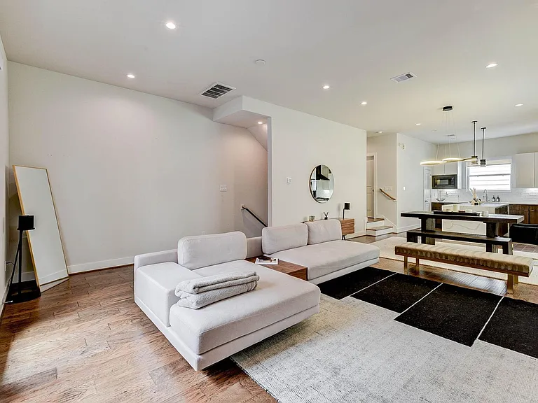 5857 Dolores St — Photo 18