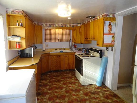 3rd image of 410 W B St