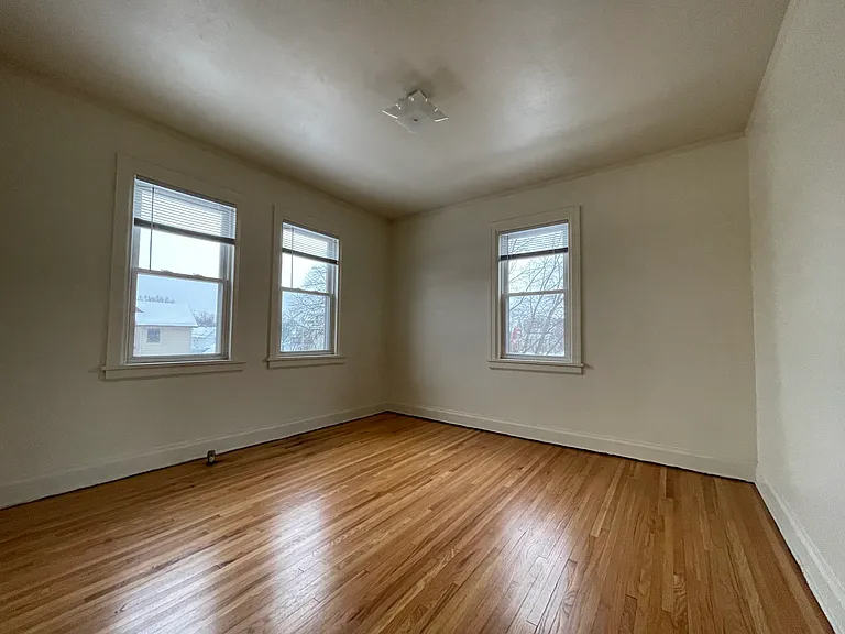 1019 S Farwell St #202 — Photo 7