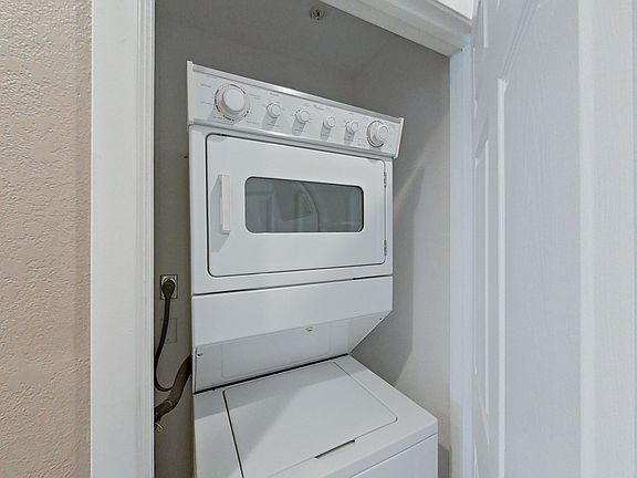 5th image of 150 W Rockford Dr