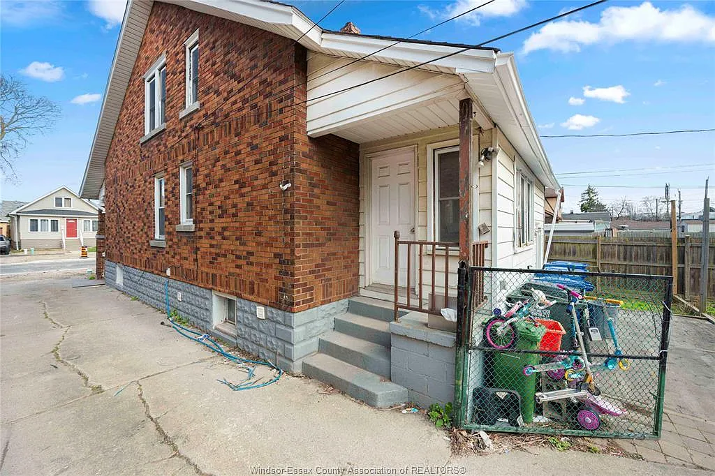 3 bed, $1,400 — Photo 3