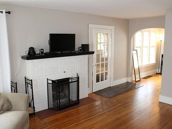 2nd image of 1146 Woodward Ave