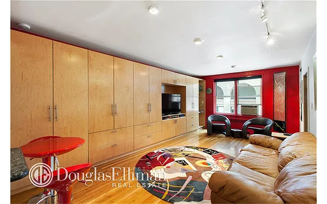 Rented by Douglas Elliman | media 19