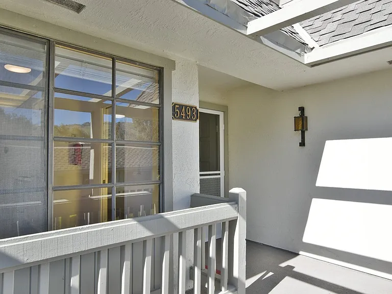 5493 Cribari Bnd — Photo 2
