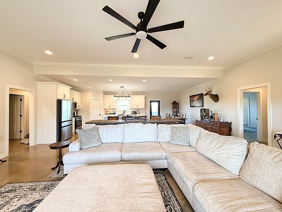 5th image of 324 Herchel Gallop Rd