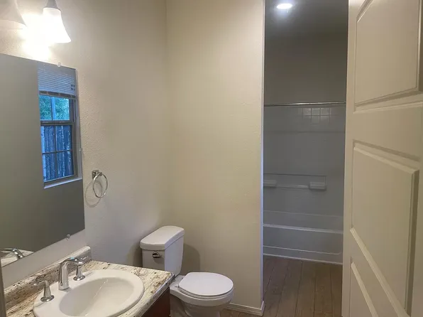 4 Flower Garland Rd, Santa Fe, NM 87508