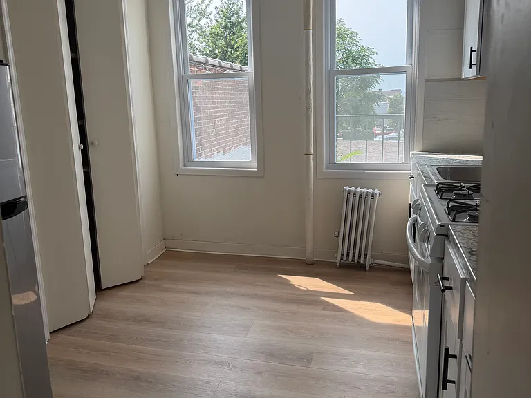 901 Summit Ave #1 — Photo 8