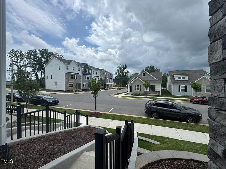 724 Dorset Stream Dr — Photo 4