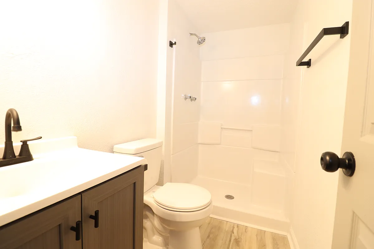 Building Photo - 21 Larue St #3