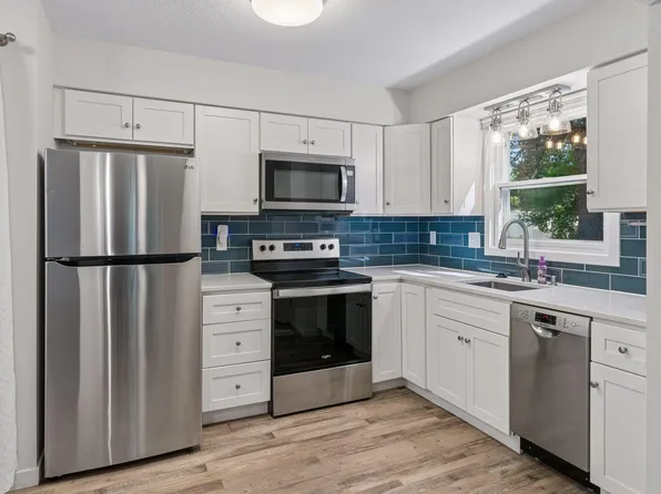 6347 Alderwood Cir APT B, Woodbury, MN 55125